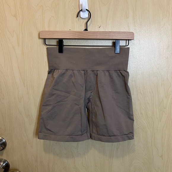 NVGTN shorts - Picture 2 of 3